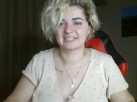 Snapshot of Wymini chatting on 09.20.25 Wymini online show from 09.20.25