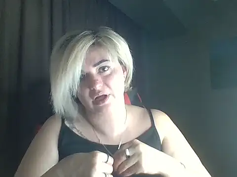 Snapshot of Wymini chatting on 09.22.25 Wymini online show from 09.22.25