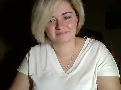 Snapshot of Wymini chatting on 10.05.25 Wymini online show from 10.05.25