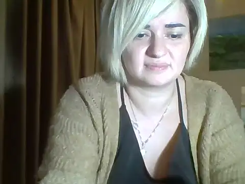 Snapshot of Wymini chatting on 10.19.25 Wymini online show from 10.19.25