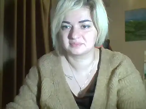 Snapshot of Wymini chatting on 10.20.25 Wymini online show from 10.20.25