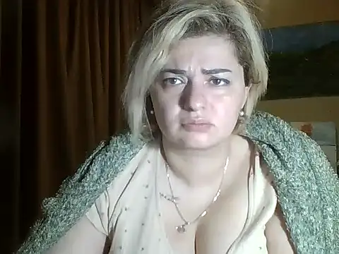 Snapshot of Wymini chatting on 10.26.25 Wymini online show from 10.26.25