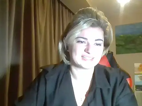 Snapshot of Wymini chatting on 10.29.25 Wymini online show from 10.29.25