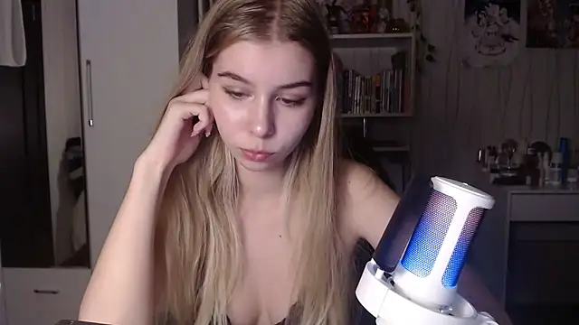 Snapshot of Panzee1 chatting on 10.01.25 Panzee1 online show from 10.01.25