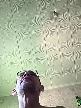 Snapshot of Tinh0t chatting on 02.28.26 Tinh0t online show from 02.28.26