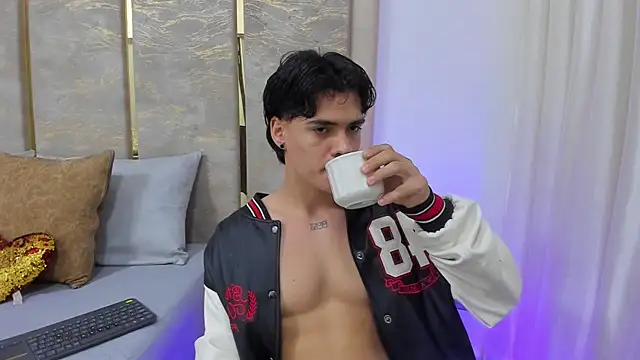 BenitoSaenz online show from 12.19.25