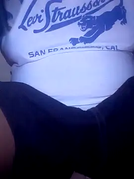 Snapshot of OnlyMoneyIwanT chatting on 10.05.25 OnlyMoneyIwanT online show from 10.05.25