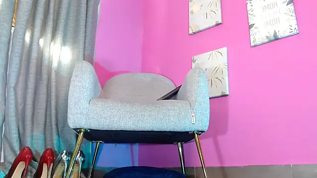 Snapshot of emily_ox0 chatting on 04.14.26 emily ox0 online show from 04.14.26