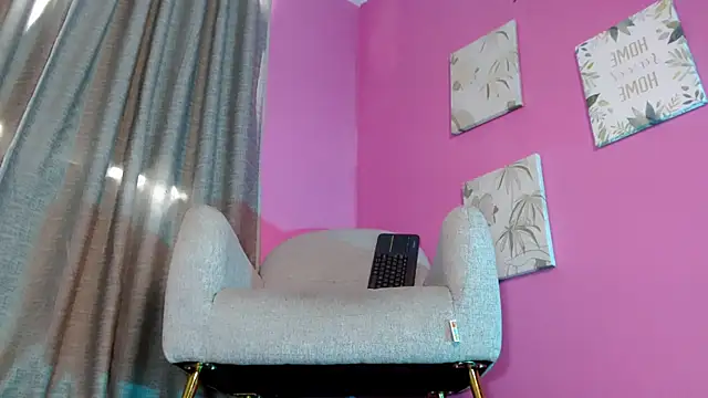 Snapshot of emily_ox0 chatting on 06.25.26 emily ox0 online show from 06.25.26
