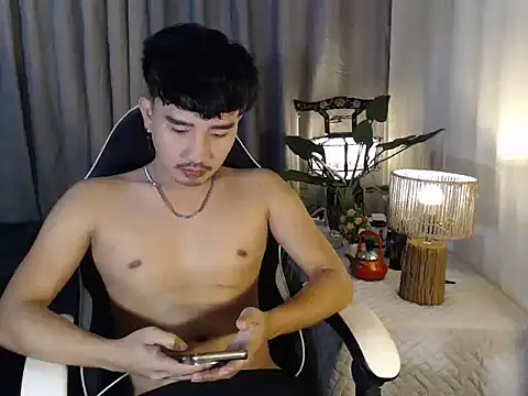Snapshot of cute_richard24 chatting on 12.18.25 cute richard24 online show from 12.18.25