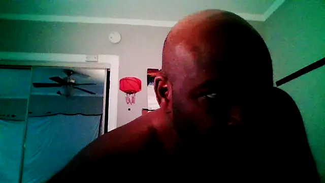 Snapshot of JezOne555 chatting on 12.17.25 JezOne555 online show from 12.17.25