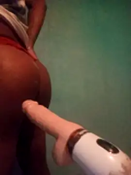 Snapshot of b_ele chatting on 11.14.25 b ele online show from 11.14.25