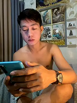 Snapshot of xshyboyx chatting on 09.13.25 xshyboyx online show from 09.13.25