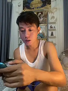 Snapshot of xshyboyx chatting on 09.18.25 xshyboyx online show from 09.18.25
