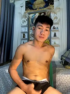 Snapshot of xshyboyx chatting on 09.22.25 xshyboyx online show from 09.22.25