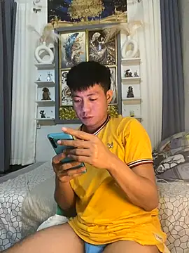 Snapshot of xshyboyx chatting on 10.01.25 xshyboyx online show from 10.01.25