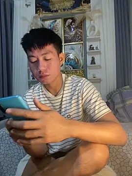 Snapshot of xshyboyx chatting on 10.02.25 xshyboyx online show from 10.02.25