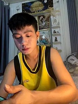 Snapshot of xshyboyx chatting on 10.04.25 xshyboyx online show from 10.04.25