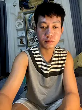 Snapshot of xshyboyx chatting on 10.18.25 xshyboyx online show from 10.18.25