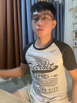 xshyboyx online show from 12.04.25