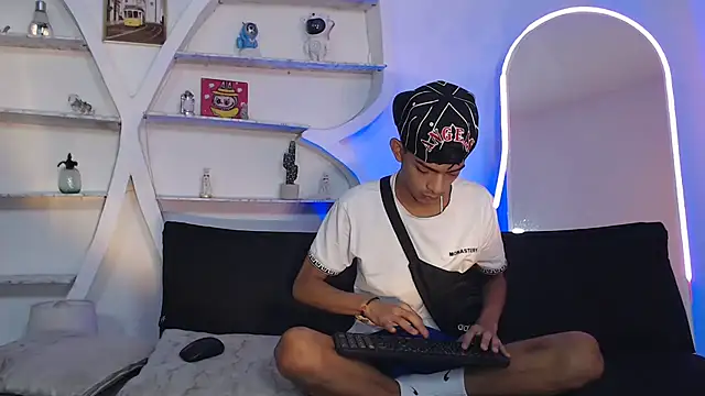 PRETTY SEX1 online show from 10.18.25