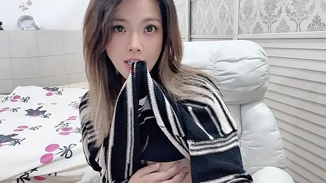 Holiland online show from 10.29.25