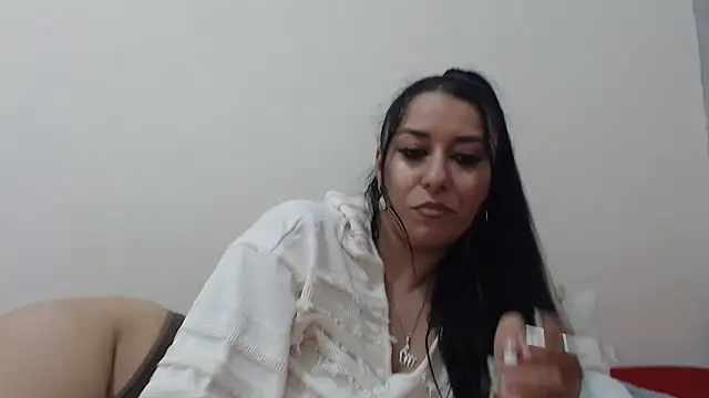Snapshot of Maryem637048 chatting on 03.11.26 Maryem637048 online show from 03.11.26