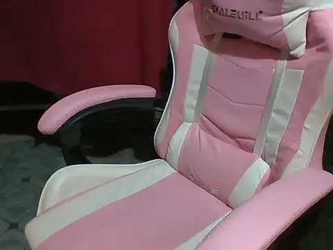 Snapshot of petite_sexy21 chatting on 02.25.26 petite sexy21 online show from 02.25.26