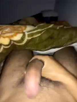 Snapshot of amin20cm chatting on 11.18.25 amin20cm online show from 11.18.25