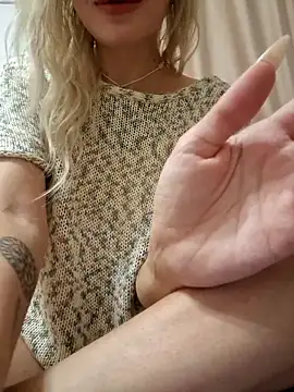 KateMonroe online show from 10.13.25