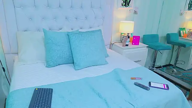 KiimBrooks online show from 10.03.25