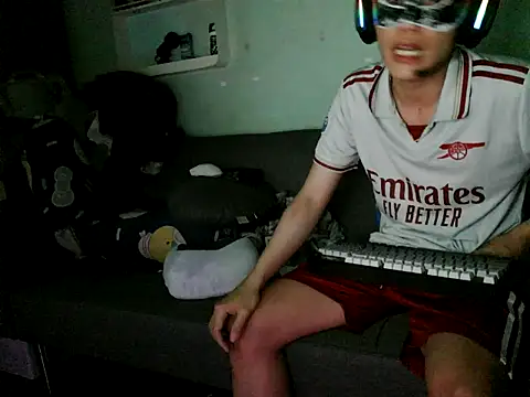 Snapshot of boyhigh1997 chatting on 02.15.26 boyhigh1997 online show from 02.15.26