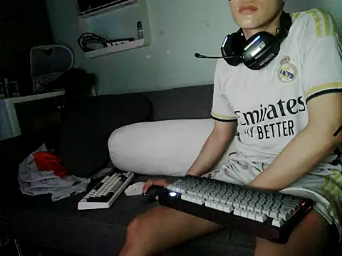 Snapshot of boyhigh1997 chatting on 04.05.26 boyhigh1997 online show from 04.05.26