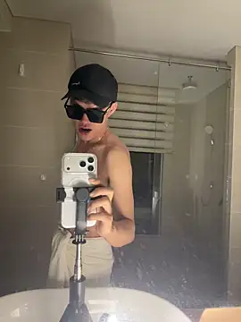 Snapshot of boyhigh1997 chatting on 04.06.26 boyhigh1997 online show from 04.06.26