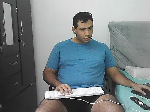 Snapshot of morenocabro10 chatting on 04.23.26 morenocabro10 online show from 04.23.26