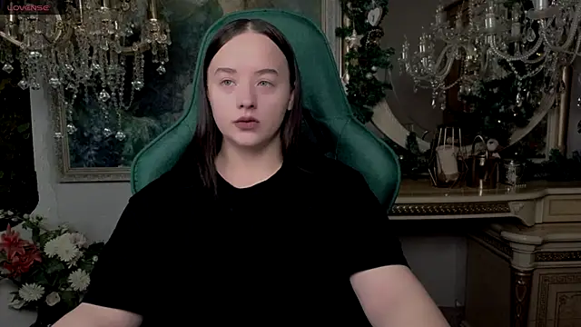 LaraBenson  online show from 12.02.25