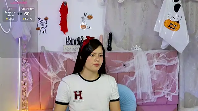 sukilove18 online show from 10.28.25