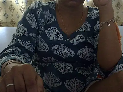 Snapshot of CHAMELI4747 chatting on 06.04.26 CHAMELI4747 online show from 06.04.26