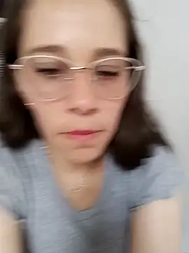 Isabella5 Brown  online show from 02.05.26