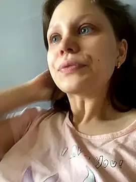 Snapshot of Lunliss chatting on 09.27.25 Lunliss online show from 09.27.25