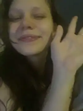 Snapshot of Lunliss chatting on 11.15.25 Lunliss online show from 11.15.25