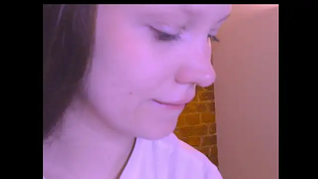 Snapshot of Lunliss chatting on 04.19.26 Lunliss online show from 04.19.26