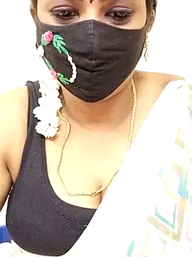 Snapshot of yoga-mithraa chatting on 11.12.25 yoga-mithraa online show from 11.12.25