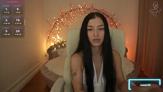 Snapshot of FataleNellie chatting on 06.25.26 FataleNellie online show from 06.25.26