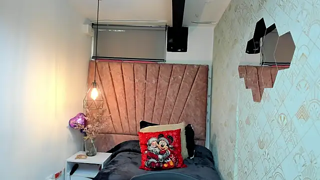 Lia Blake  online show from 12.20.25