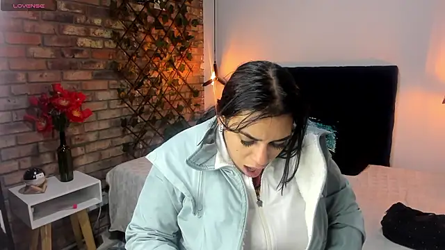 Lia Blake  online show from 02.24.26