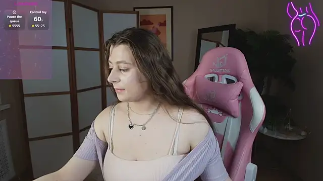 Snapshot of Queen_Michelle_ chatting on 09.17.25 Queen Michelle online show from 09.17.25