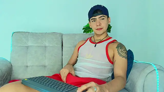 CamiiGuzmanX online show from 09.28.25