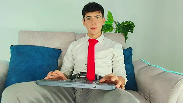 CamiiGuzmanX online show from 10.01.25