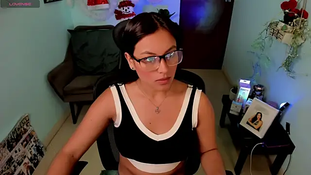 Cameroon-Diaz online show from 12.22.25